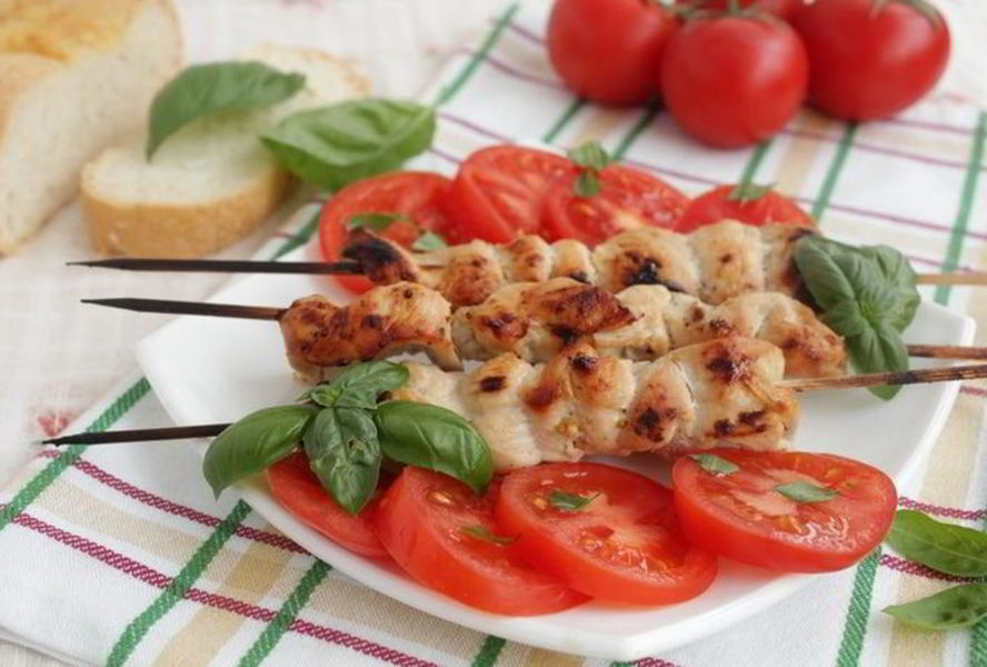Куриные шашлычки в соусе наршараб