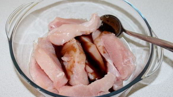 ШАГ 2. куриные шашлычки в соусе наршараб