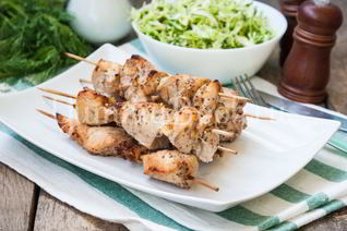 Куриные шашлыки на шпажках
