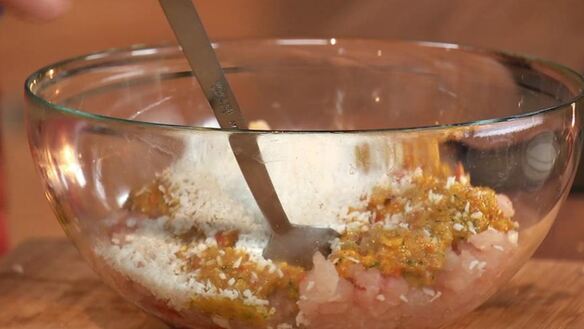 ШАГ 5. сатэ лилит икан — шашлычки из рыбы по-балийски