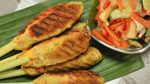 ШАГ 8. сатэ лилит икан — шашлычки из рыбы по-балийски