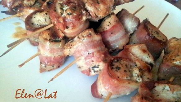 ШАГ 3. шашлычки из индейки с базиликом и беконом