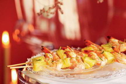 Шашлычки из креветок и ананаса