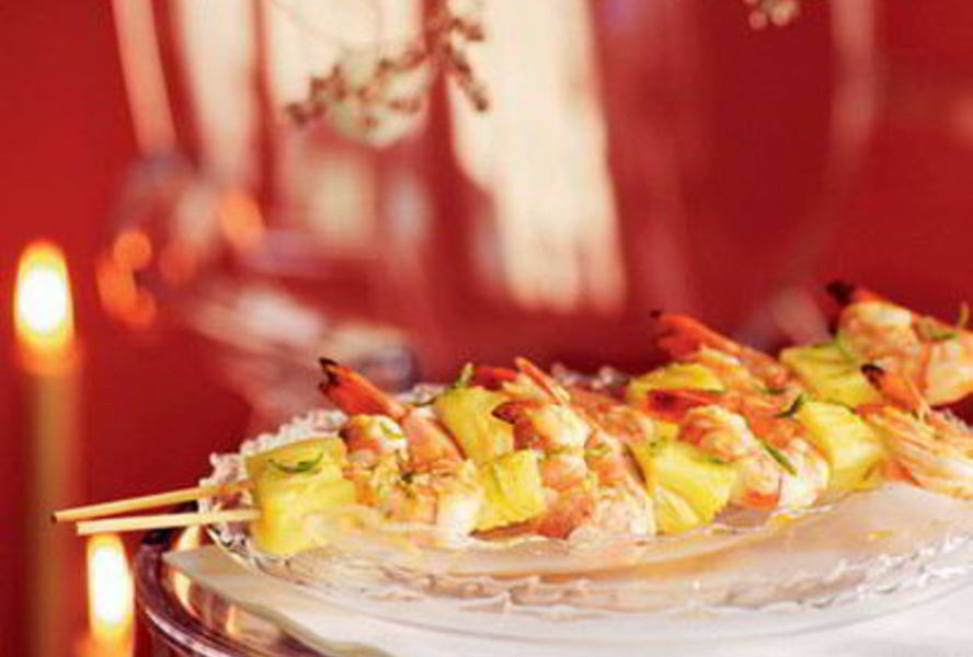 Шашлычки из креветок и ананаса