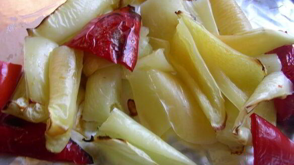 ШАГ 4. шашлычки из креветок с овощами и грибами