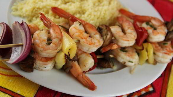 ШАГ 8. шашлычки из креветок с овощами и грибами