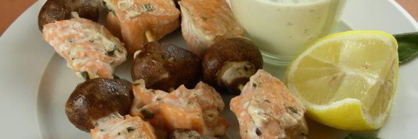 Шашлычки из лосося и грибов