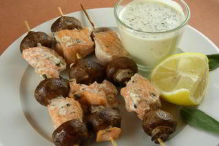 Шашлычки из лосося и грибов
