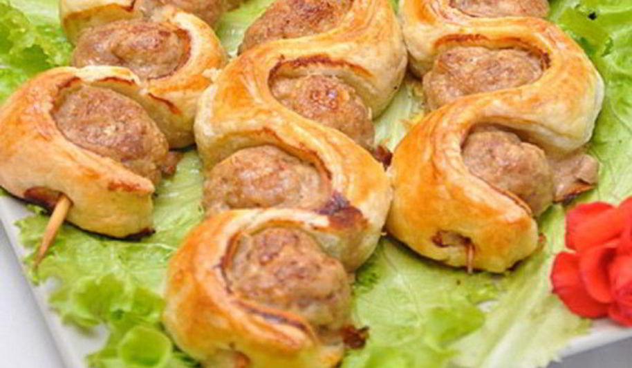 Рецепт шашлычки в слоеном тесте на шпажках