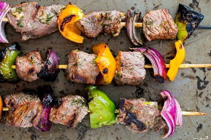 Шашлык из говядины с луком и перцем