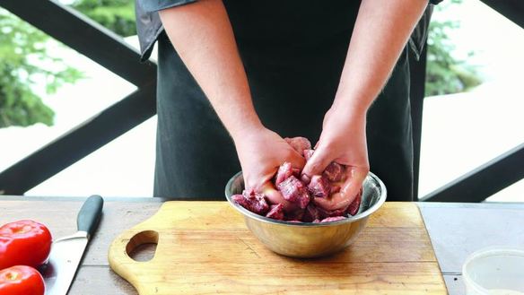 ШАГ 3. шашлык из говядины с острой сальсой