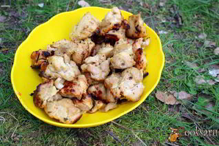 Шашлык из куриного филе, маринованного в сыворотке