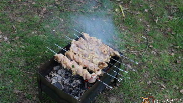 ШАГ 6. шашлык из куриного филе, маринованного в сыворотке