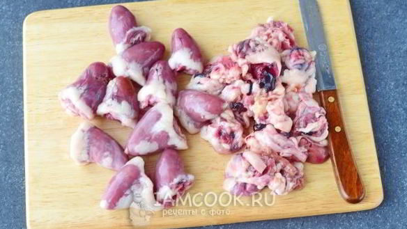 ШАГ 4. шашлык из куриных сердечек в духовке