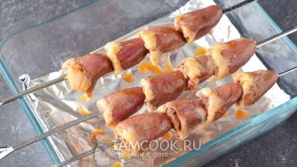ШАГ 9. шашлык из куриных сердечек в духовке