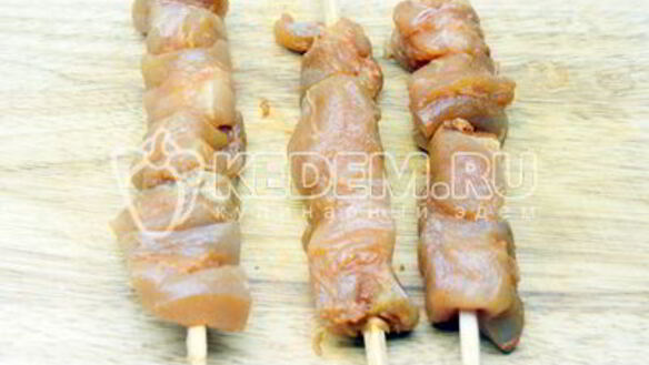 ШАГ 3. шашлык из курицы на сковороде гриль