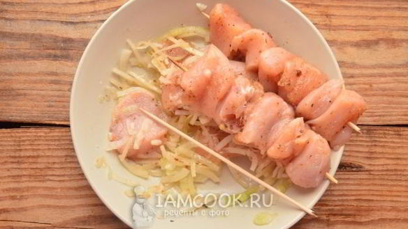 ШАГ 7. шашлык из курицы в мультиварке