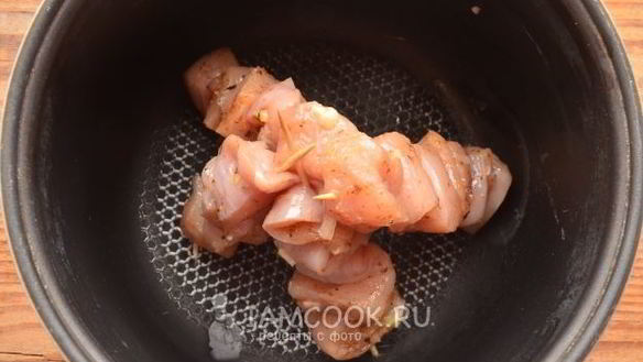 ШАГ 8. шашлык из курицы в мультиварке
