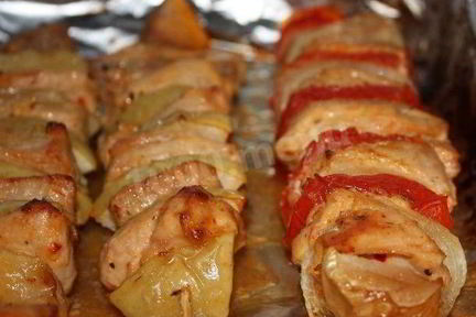 Шашлык из мяса свинины на шпажках в духовке