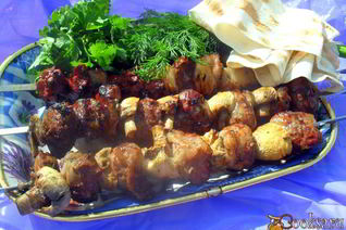 Шашлык из печени индейки с шампиньонами