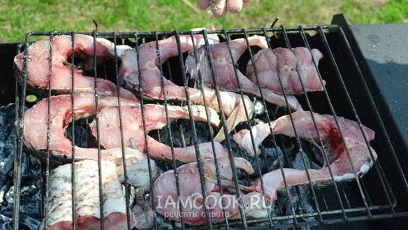 ШАГ 7. шашлык из сазана