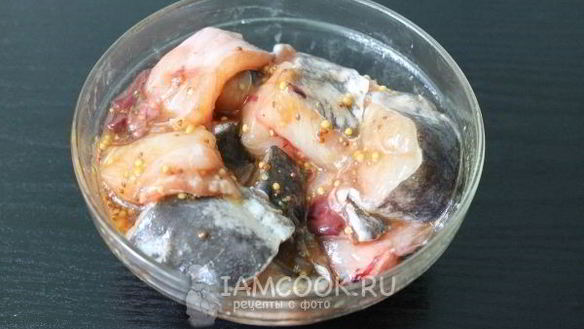 ШАГ 6. шашлык из сома в духовке