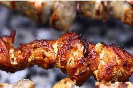 Шашлык из свинины с луком в кефире