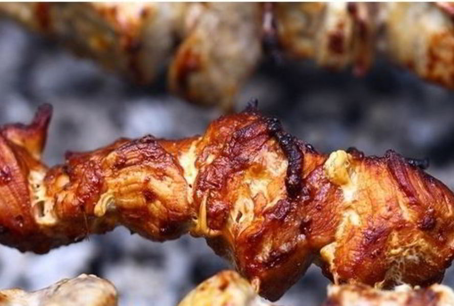 Шашлык из свинины с луком в кефире