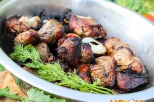 Шашлык из свинины с уксусом и луком
