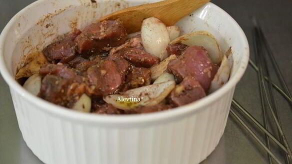 ШАГ 3. свиной шашлык на вине