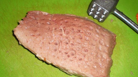 ШАГ 2. стейк из свинины на сковороде