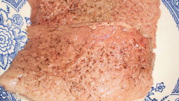 ШАГ 3. стейк из свинины на сковороде