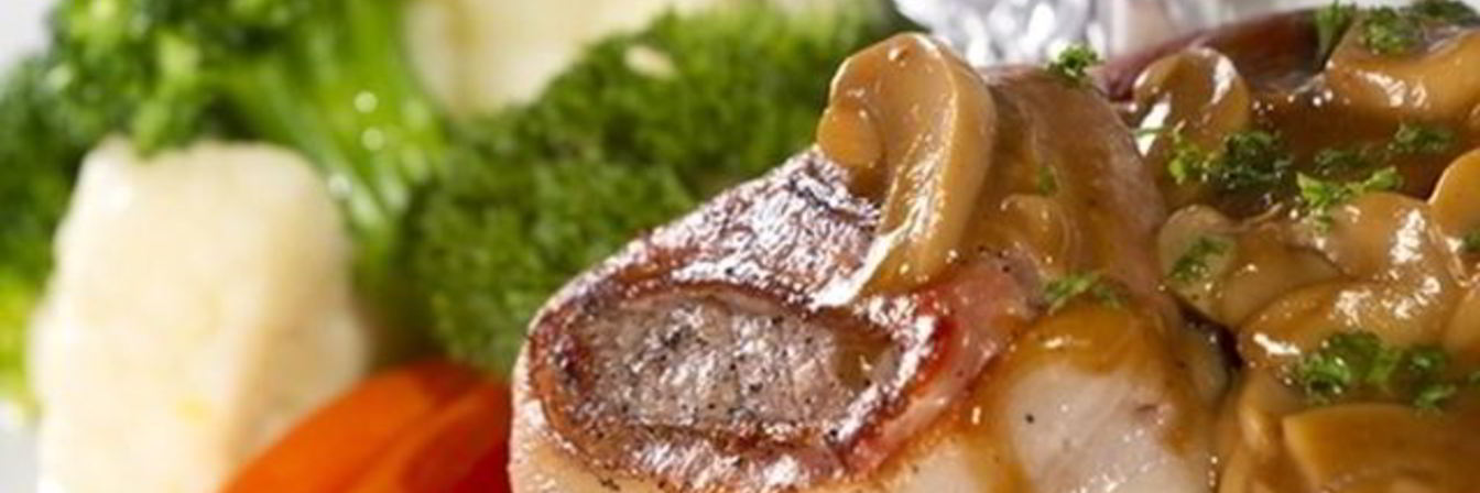 Стейк с грибным соусом