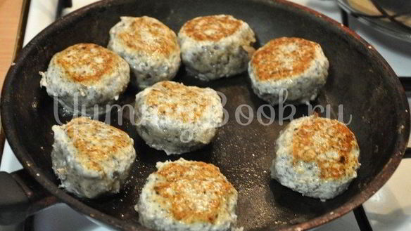 ШАГ 6. куриные тефтели с грибами