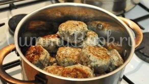 ШАГ 7. куриные тефтели с грибами