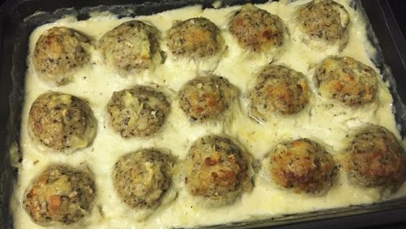 ШАГ 11. куриные тефтели с сюрпризом в сливочном соусе