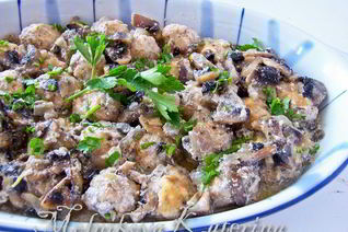 Куриные тефтели в грибном соусе