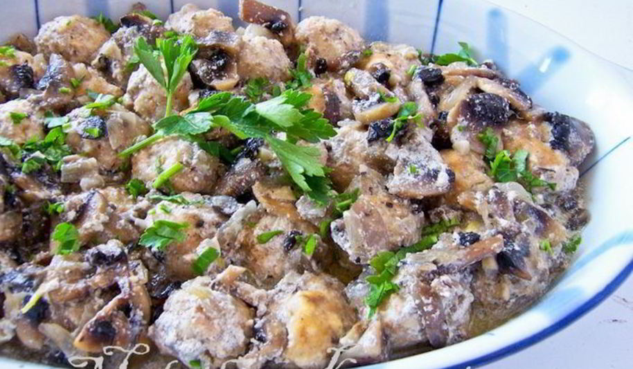 Рецепт куриные тефтели в грибном соусе