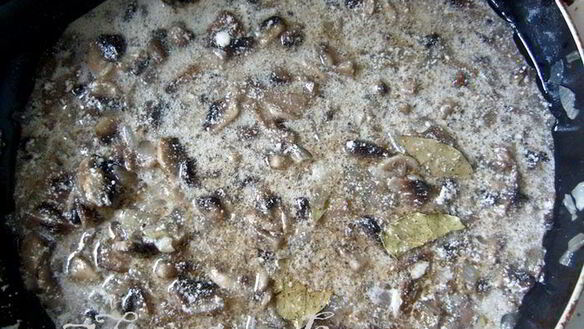 ШАГ 4. куриные тефтели в грибном соусе