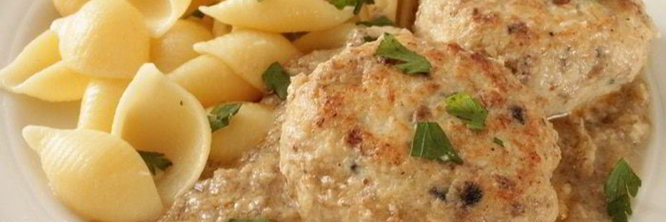 Куриные тефтели в пикантном грибном соусе