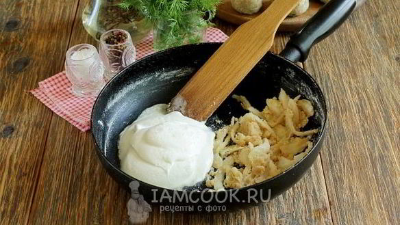 ШАГ 6. куриные тефтели в сметанном соусе