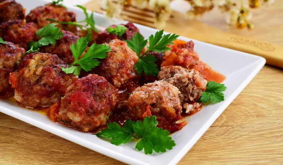 Рецепт мясные тефтели ностальгия с рисом в томатном соусе