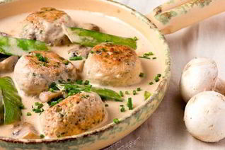 Мясные тефтели в грибном соусе