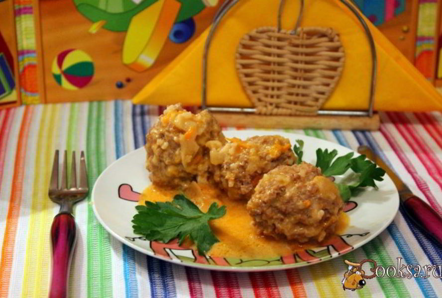 Мясные тефтели в сметанно-томатном соусе