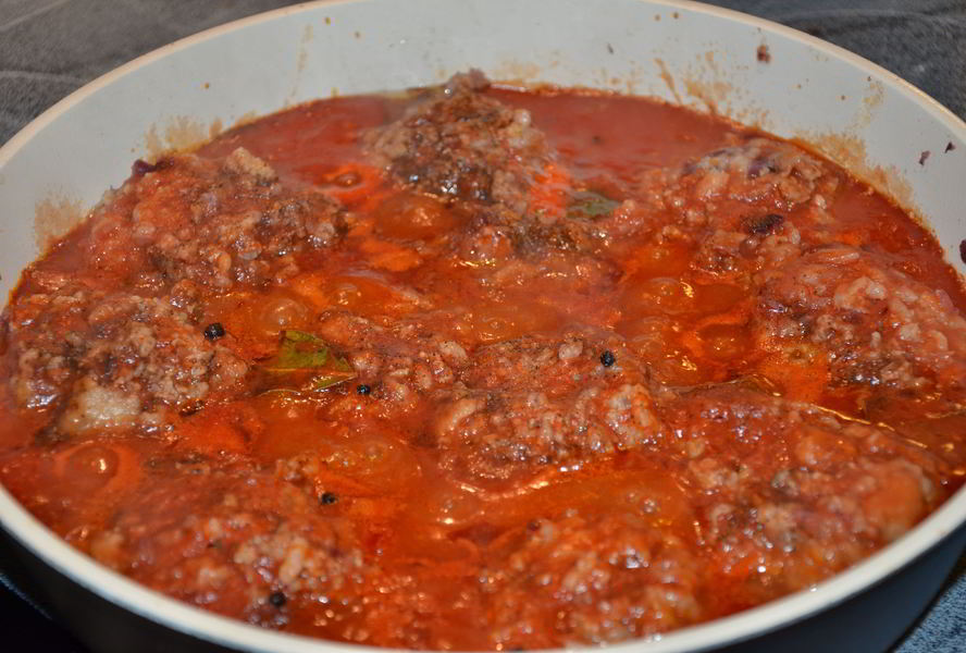 Мясные тефтели в томатном соусе