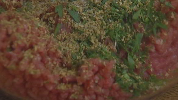 ШАГ 4. мясные тефтельки с рисом и зеленью