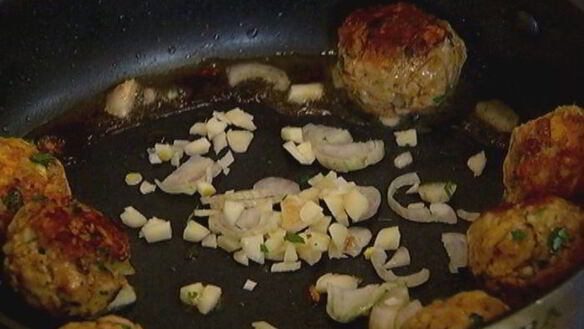 ШАГ 10. мясные тефтельки в томатном соусе