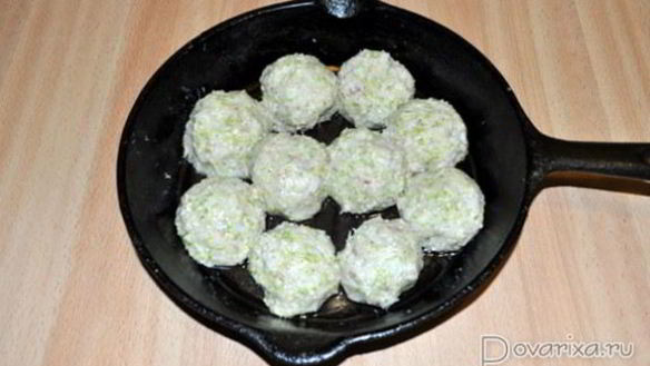 ШАГ 2. рыбные тефтели с кабачком