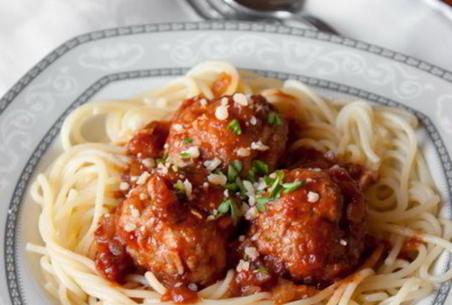 Спагетти с тефтелями в томатном соусе