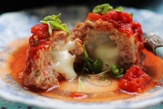 Тефтели из индейки с моцареллой под соусом Маринара